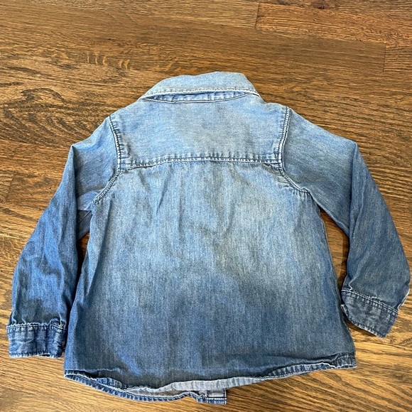 Gap Denim Button Down Shirt. Size 2T. EUC. - Picture 2 of 7